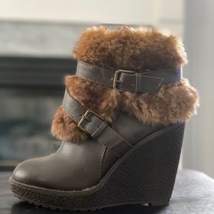 😍 Baby Phat faux fur boots
